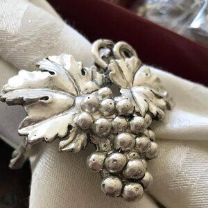 ARTHUR COURT Vintage Set of 4 "Grape" Napkin Rings NIB